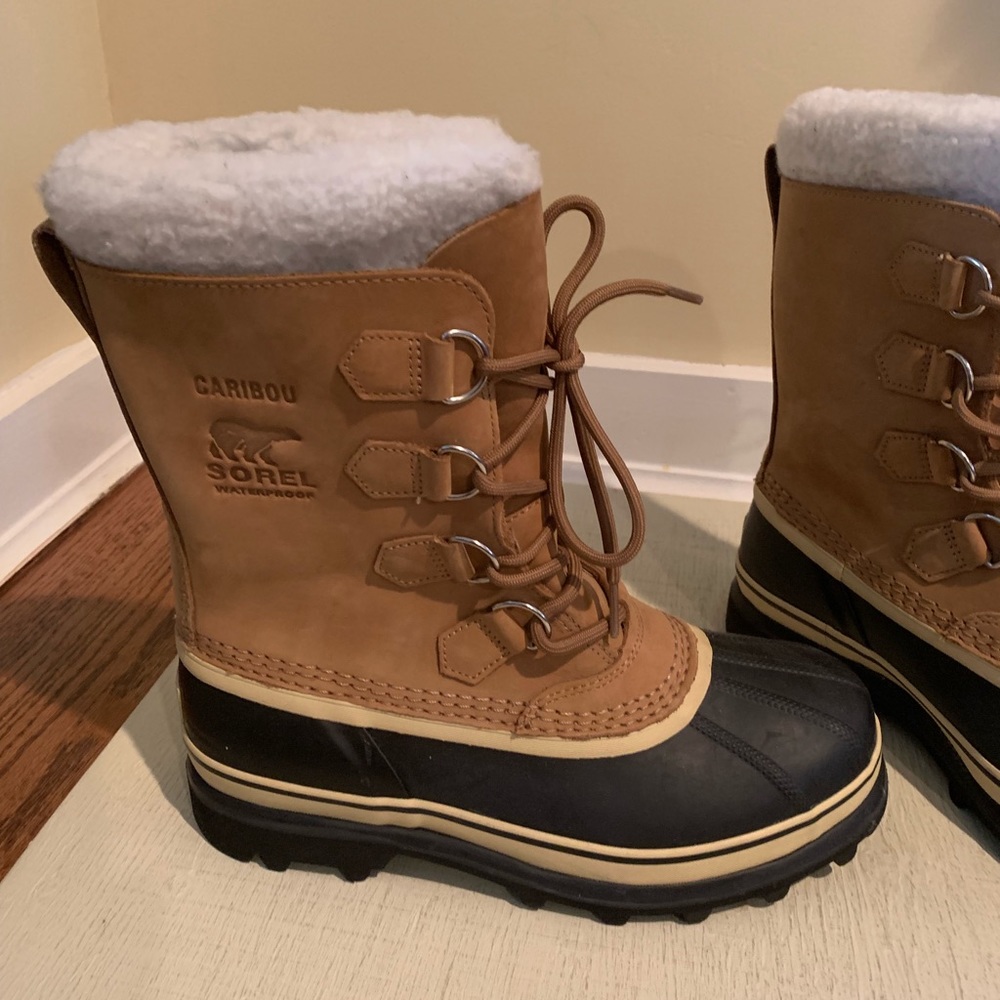 Sorel caribou winter boots size 9 - never worn